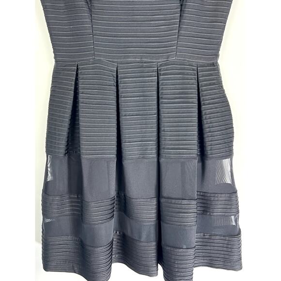 Taylor Black Short Sleeve Fit & Flare Back Zipper To Knee Cocktail Dress Size 10 - Picture 3 of 9